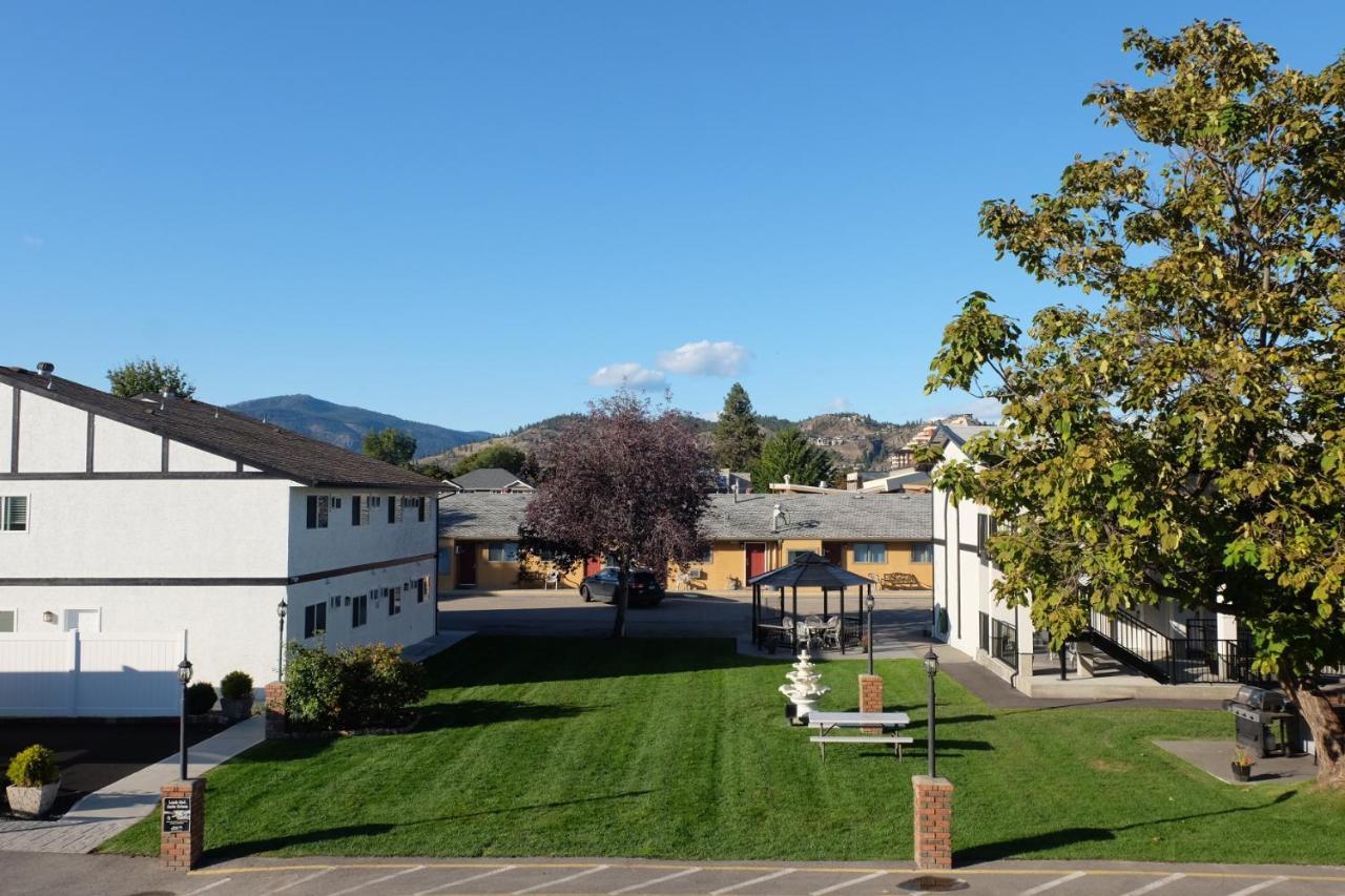 Oasis Inn Kelowna Exterior photo